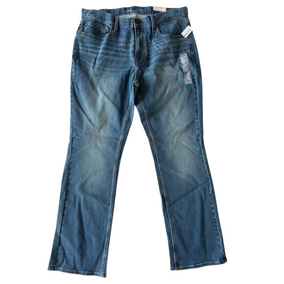 NWT Old Navy Men’s Bootcut Jeans - Size 36x32 - Classic Fit - Mid-Wash Denim - Picture 2 of 5